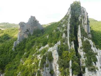 Pennadomo, Liscia di Santa Maria, Cristiano Iurisci, Antonello D’Angelo, Gianluca Nervegna - Il Resegone e Monte Moresco viste lungo la via La Pomata di Azzazello, Liscia di Santa Maria, Pennadomo