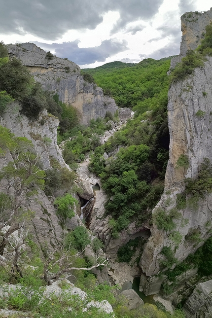 Pennadomo, Liscia di Santa Maria, Cristiano Iurisci, Antonello D’Angelo, Gianluca Nervegna - La Pomata di Azzazello, Liscia di Santa Maria, Pennadomo: lo sfondo delle gole