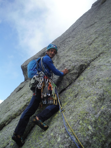 Via Siddartha, Punta Fiorelli, Val Masino, Val dell’Oro, Angelo Curti - Via Siddartha alla Punta Fiorelli in Val dell'Oro (Val Masino): Pelo in arrampicata