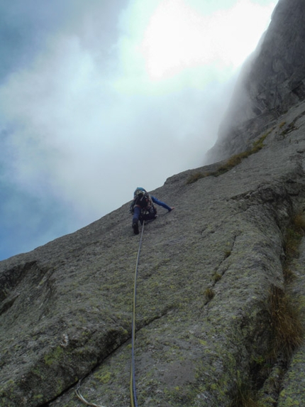 Via Siddartha, Punta Fiorelli, Val Masino, Val dell’Oro, Angelo Curti - Via Siddartha alla Punta Fiorelli in Val dell'Oro (Val Masino): Pelo in arrampicata