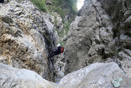 Canyon della Val Scura, Altopiano di Lavarone, Giulia Gabani, Francesco Sauro - Canyon della Val Scura, Lavarone: L'Imbuto - partenza