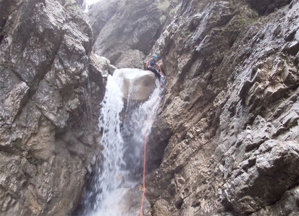 Canyon della Val Scura, Altopiano di Lavarone, Giulia Gabani, Francesco Sauro - Canyon della Val Scura, Lavarone: Anaconda (aperturta