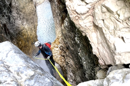 Canyon della Val Scura, Altopiano di Lavarone, Giulia Gabani, Francesco Sauro - Canyon della Val Scura, Lavarone: Cascata ad S (apertura)