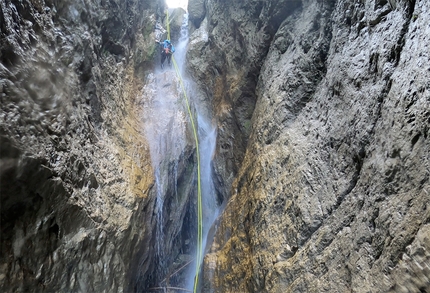 Canyon della Val Scura, Altopiano di Lavarone, Giulia Gabani, Francesco Sauro - Canyon della Val Scura, Lavarone: Cascata ad S
