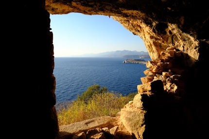 Mani, Peloponneso, Grecia, Alberto Sciamplicotti - Mani in Grecia: l’antico romitorio di Agitria è raggiungibile con una camminata di circa ¾ d’ora