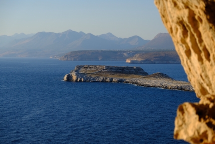 Mani, Peloponneso, Grecia, Alberto Sciamplicotti - Mani in Grecia: l’antico romitorio di Agitria è raggiungibile con una camminata di circa ¾ d’ora