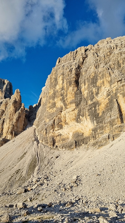 La vita è bella, Lagazuoi, Dolomiti, Simon Messner, Martin Sieberer, Barbara Vigl  - La vita è bella su Lagazuoi Nord, Dolomiti (Simon Messner, Martin Sieberer, Barbara Vigl 07/2022)