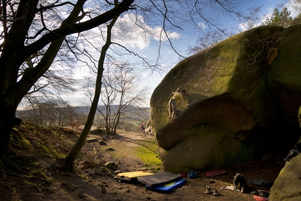 Katy Whittaker e Michele Caminati, due belle ripetizioni sul gritstone inglese