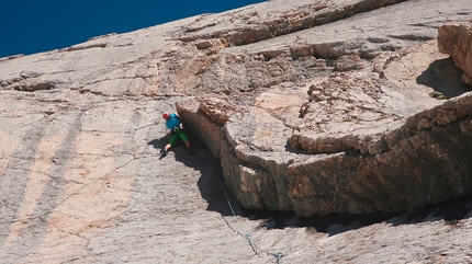 Sasso delle Nove, Dolomiti, La Gana tla Pera, Simon Kehrer, Hubert Eisendle - Hubert Eisendle making the first ascent of La Gana tla Pera on Sasso delle Nove, Dolomites