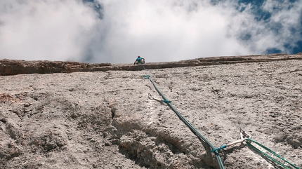 Sasso delle Nove, Dolomiti, La Gana tla Pera, Simon Kehrer, Hubert Eisendle - Hubert Eisendle making the first ascent of La Gana tla Pera on Sasso delle Nove, Dolomites