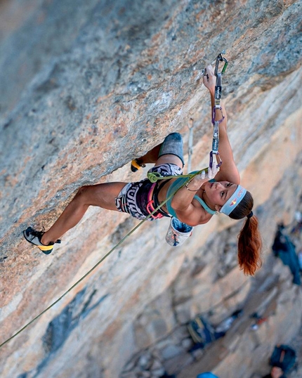 Angie Scarth-Johnson, Pornographie, Céüse - La 18enne climber australiana Angie Scarth-Johnson ripete Pornographie 9a a Céüse in Francia