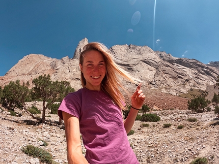 Ak-Su Valley, Pamir Alay, Kyrgyzstan, Federica Mingolla, Niccolò Bartoli, Vivere la Vita - Federica Mingolla in the Ak-Su Valley in Kyrgyzstan, pointing to Slesova Peak and its south buttress, also referred to as Peak 3850 or Dyke Wall, where she established Vivere la Vita with Niccolò Bartoli