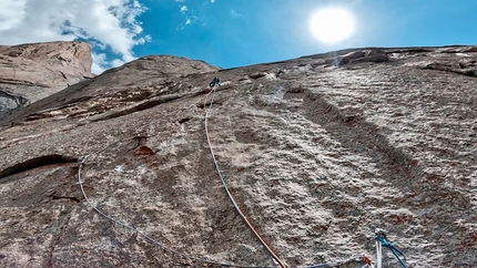 Contrafforte di Peak Slesova: Federica Mingolla e Niccolò Bartoli aprono una big wall nella Ak-Su Valley in Kirghizistan