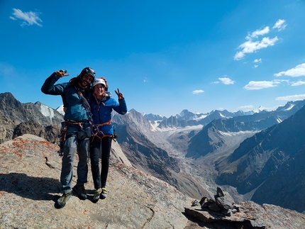 Perestroika Crack, Peak Slesova, Ak-Su Valley,  Kyrgyzstan - Repeating Perestroika Crack on Peak Slesova (4240m),  Ak-Su Valley, Kyrgyzstan (Niccolò Bartoli, Federica Mingolla estate 2022)