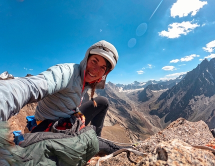 Perestroika Crack, Peak Slesova, Ak-Su Valley,  Kyrgyzstan - Repeating Perestroika Crack on Peak Slesova (4240m),  Ak-Su Valley, Kyrgyzstan (Niccolò Bartoli, Federica Mingolla estate 2022)