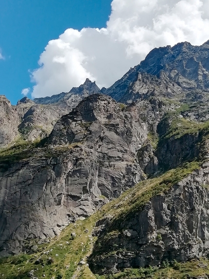 Val Grande in Verticale, Vallone di Sea, Val Grande di Lanzo - La Parete dei Titani in Vallone di Sea