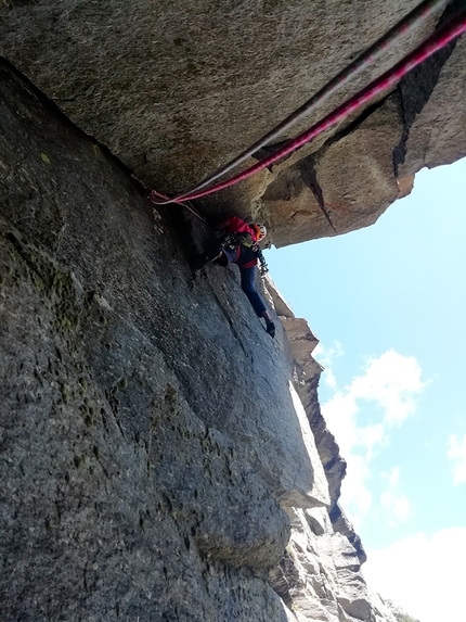 Val Grande in Verticale, Vallone di Sea, Val Grande di Lanzo - Sul secondo tiro di Tempi Bambini, Droide Arto di Destra, Vallone di Sea