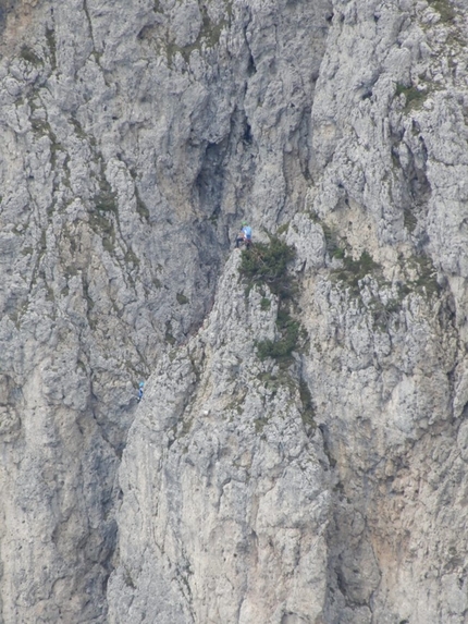 Campanile degli Amici, Pale di San Lucano, Dolomiti, Ivo Ferrari, Federica Maslowsky - Ivo Ferrari e Federica Maslowsky durante l'apertura di 'Sognai talmente forte che mi uscì il sangue dal naso' al Campanile degli Amici, Pale di San Lucano, Dolomiti il 27/06/2022