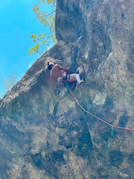 Panzanera Beach, Val di Susa - Gianluca Vighetti climbing Panza Legend, Panzanera Beach, Val di Susa