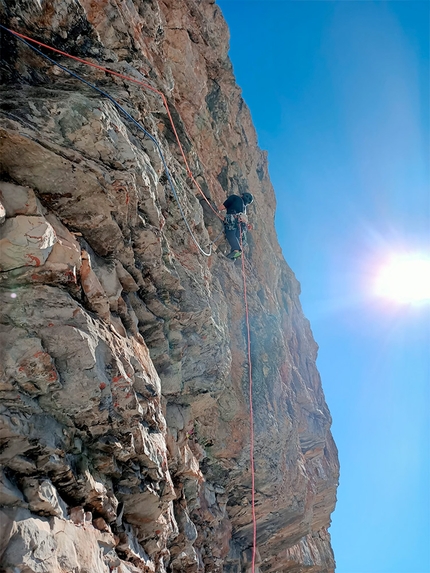 Cima Roma, Dolomiti di Brenta, Caput Mundi, Alessandro Beber, Matteo Pavana, Alberto Fedrizzi - Caput Mundi alla Cima Roma, Dolomiti di Brenta, di Alessandro Beber, Matteo Pavana e Alberto Fedrizzi.