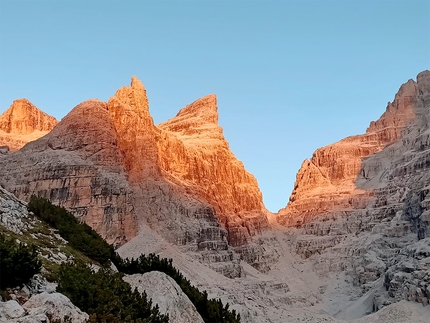 Cima Roma, Dolomiti di Brenta, Caput Mundi, Alessandro Beber, Matteo Pavana, Alberto Fedrizzi - Caput Mundi alla Cima Roma, Dolomiti di Brenta, di Alessandro Beber, Matteo Pavana e Alberto Fedrizzi.