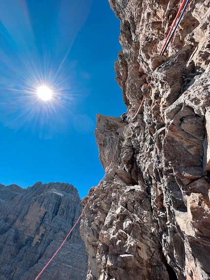 Cima Roma, Dolomiti di Brenta, Caput Mundi, Alessandro Beber, Matteo Pavana, Alberto Fedrizzi - Caput Mundi alla Cima Roma, Dolomiti di Brenta, di Alessandro Beber, Matteo Pavana e Alberto Fedrizzi.
