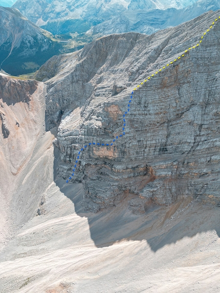 Sasso delle Nove, Dolomiti, Simon Kehrer, Hubert Eisendle - Il tracciato di Herz über Kopf alla parete NE di Sasso delle Nove (Sas dles Nö), Fanes, Dolomiti (Simon Kehrer, Hubert Eisendle 29/08/2022)