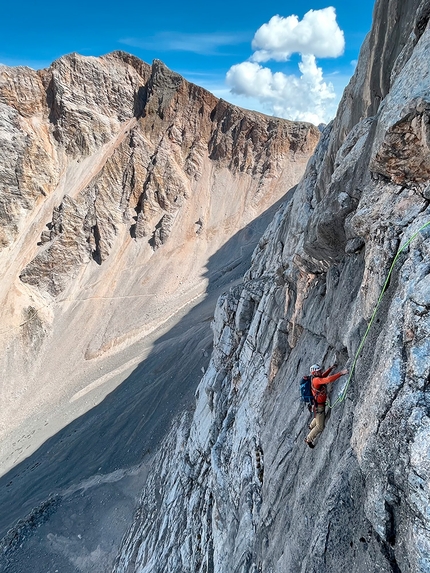 Sasso delle Nove, Dolomiti, Simon Kehrer, Hubert Eisendle - La prima salita di Herz über Kopf alla parete NE di Sasso delle Nove (Sas dles Nö), Fanes, Dolomiti (Simon Kehrer, Hubert Eisendle 29/08/2022)