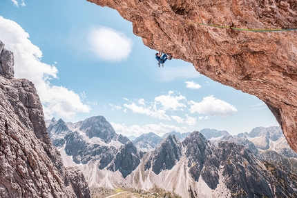 Louis Gundolf ripete Safety Discussion, capolavoro di David Lama e Peter Ortner nelle Dolomiti di Lienz