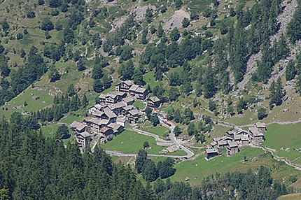 Alta Via delle Alpi Biellesi - Paese di Niel nella valle di Gressoney, Alta Via delle Alpi Biellesi