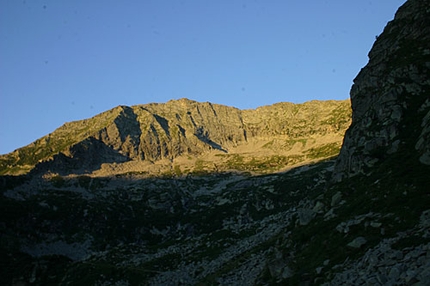 Alta Via delle Alpi Biellesi - Alba sulla parete nord del Cresta, Alta Via delle Alpi Biellesi