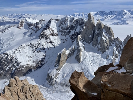 Colin Haley, Supercanaleta, Fitz Roy, Patagonia - Colin Haley durante la prima solitaria invernale di Supercanaleta sul Fitz Roy in Patagonia, settembre 2022