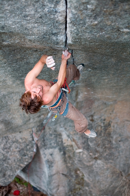 Nicolas Favresse - Nico Favresse climbing Cobra Crack at Squamish, Canada