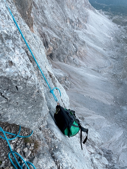 Janluca Kostner, Chimera Verticale, Civetta, Dolomiti - Janluca Kostner durante la prima solitaria di Chimera Verticale, Civetta, Dolomiti il 13-14/09/2022