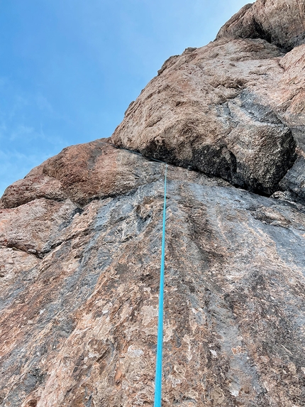 Janluca Kostner, Chimera Verticale, Civetta, Dolomiti - Janluca Kostner durante la prima solitaria di Chimera Verticale, Civetta, Dolomiti il 13-14/09/2022