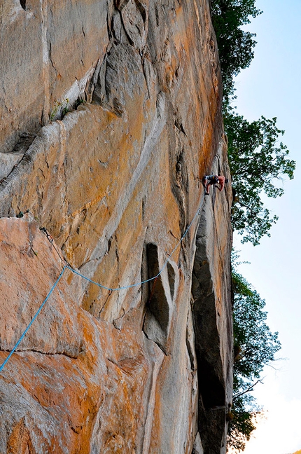 Ossolandia, Val d'Ossola, Enrico Serino - Ossolandia: Enrico Serino su Bone Wall