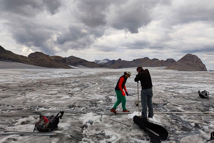 Glaciers in Switzerland - Re-drilling a measurement level on the grey, snowless surface of the Plaine Morte glacial plateau (Bern). A layer of ice up to 5 metres thick melted here this year. For the glacier to be in balance with the climate – in other words, 'healthy' – around 1 metre of winter snow should still be lying.