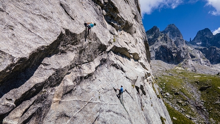 Caterina Bassi e Martino Quintavalla ripetono Elettroshock al Picco Luigi Amedeo in Val Masino