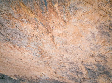 Jonas Hainz, Moulin Rouge, Rotwand, Rosengarten, Dolomites - Jonas Hainz making his free solo ascent of Moulin Rouge on Rotwand (2806m) Rosengarten, Dolomites on 20/06/2022