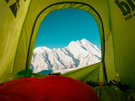 Pheker, Mirshikar Peak, Pakistan, Karakoram, Hassan Aljabbal, Adnan Khan, Sebastién Carniato, James Price - Camping at the summit of Mirshikar