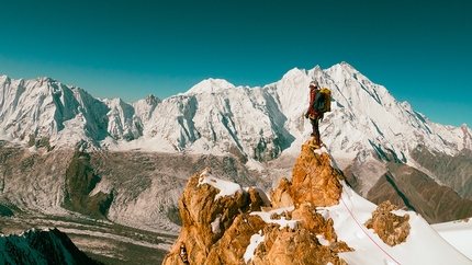 Pheker, Mirshikar Peak, Pakistan, Karakoram, Hassan Aljabbal, Adnan Khan, Sebastién Carniato, James Price - James Price descending from Mirshikar with Rakaposhi in the Background