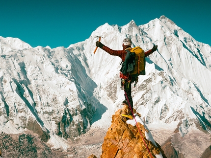 Pheker, Mirshikar Peak, Pakistan, Karakoram, Hassan Aljabbal, Adnan Khan, Sebastién Carniato, James Price - James Price descending from Mirshikar with Rakaposhi in the Background