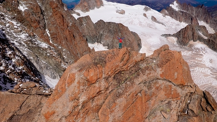 Filip Babicz, Grand Capucin - Filip Babicz on the summit of Grand Capucin after having climbed the mountain in just 49 minutes on 23/09/2022