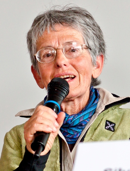 Silvia Metzeltin - Silvia Metzeltin è alpinista, geologa, giornalista e scrittrice. Socia della Sezione XXX Ottobre di Trieste, Socia onoraria del Cai e di gruppi d'élite in Austria e in Francia. Già docente a contratto di Storia della Montagna all'Università dell'Insubria. Ha difeso la libertà di accesso alle montagne del mondo e il riconoscimento delle donne nell'alpinismo.