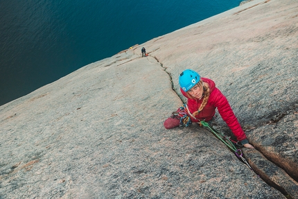 Greenland climbing, Jacob Cook, Bronwyn Hodgins, Jaron Pham, Zack Goldberg-Poch, Angela Vanwiemeersch, Kelsey Watts  - Climbing in Greenland: 