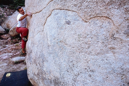 Sardegna Boulder - Maurizio Oviglia su Adrenalina a Rio Picocca in Sardinia