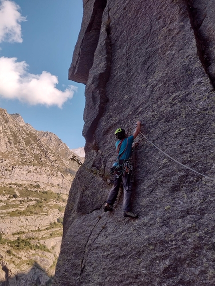 Via dell’Addio, Parete dei Titani, Vallone di Sea, Luca Enrico - Luca Enrico chioda la variante L4 della Via dell’Addio, Parete dei Titani, Vallone di Sea