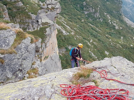 Via dell’Addio, Parete dei Titani, Vallone di Sea, Luca Enrico - Scendendo in doppia dalla Via dell’Addio, Parete dei Titani, Vallone di Sea