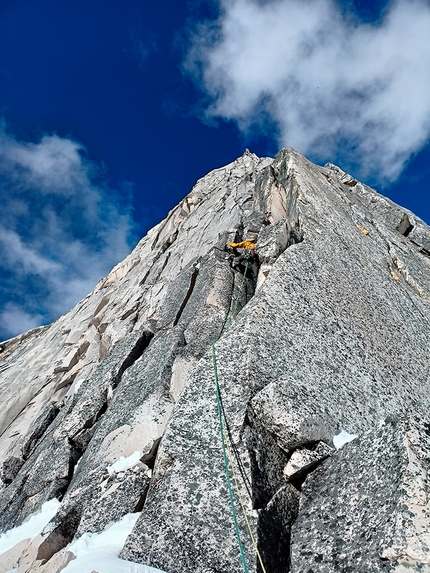 Ondrej Huserka, Wadim Jabłoński, Gangotri Gambling, Garhwal Himalaya, India - Ondrej Huserka and Wadim Jabłoński establishing 'Gangotri Gambling' on Phaalkan Meenaar Tower, Garhwal Himalaya, India, October 2022