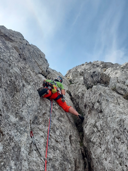 Via dei Nonni, Zucco Barbisino, Ivo Ferrari, Flavio Leoni - Flavio Leoni durante l'apertura di Via dei Nonni, parete nord dello Zucco Barbisino (Ivo Ferrari, Flavio Leoni 12/06/2021)